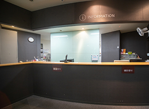受付カウンター